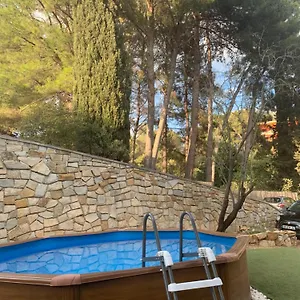 https://goldsand-plage-a-pied-piscine-jardin-parking.fr-provencehotel.com